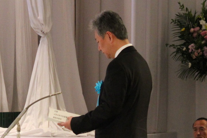 学生代表　献灯・献花