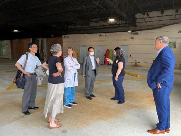 カール財団病院の訪問の様子